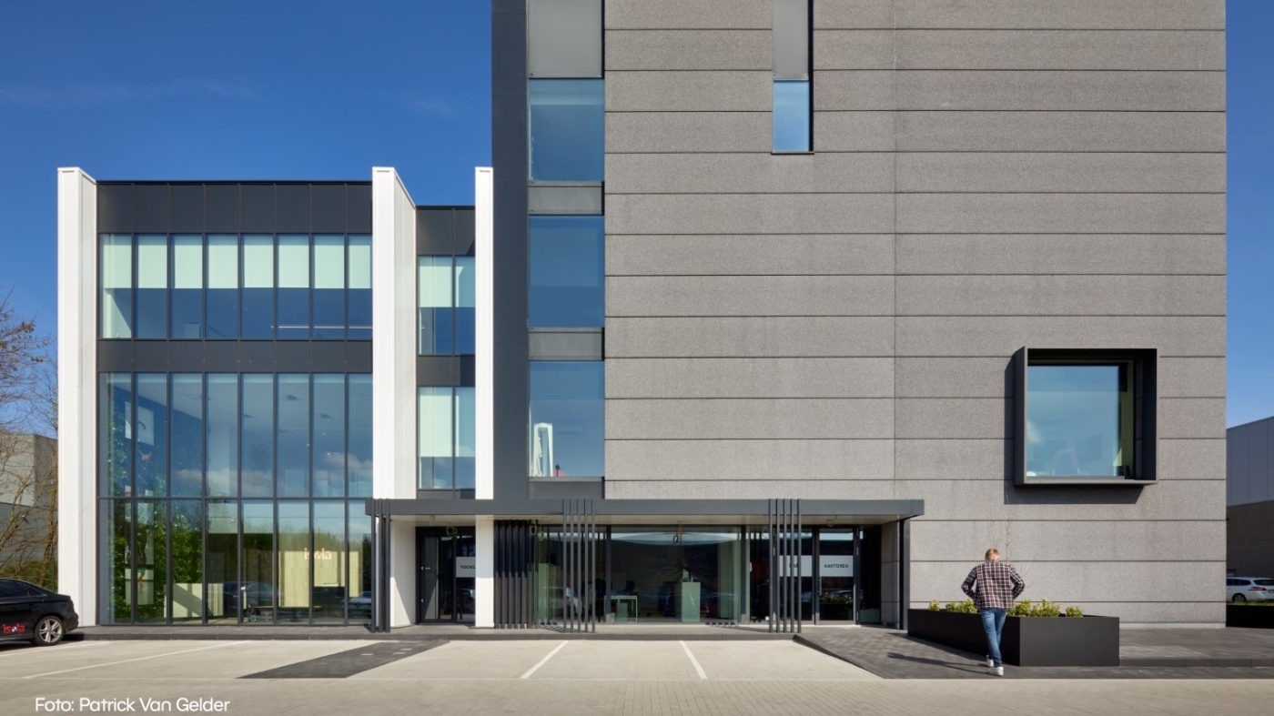 Salle d'exposition-Immeuble de bureaux